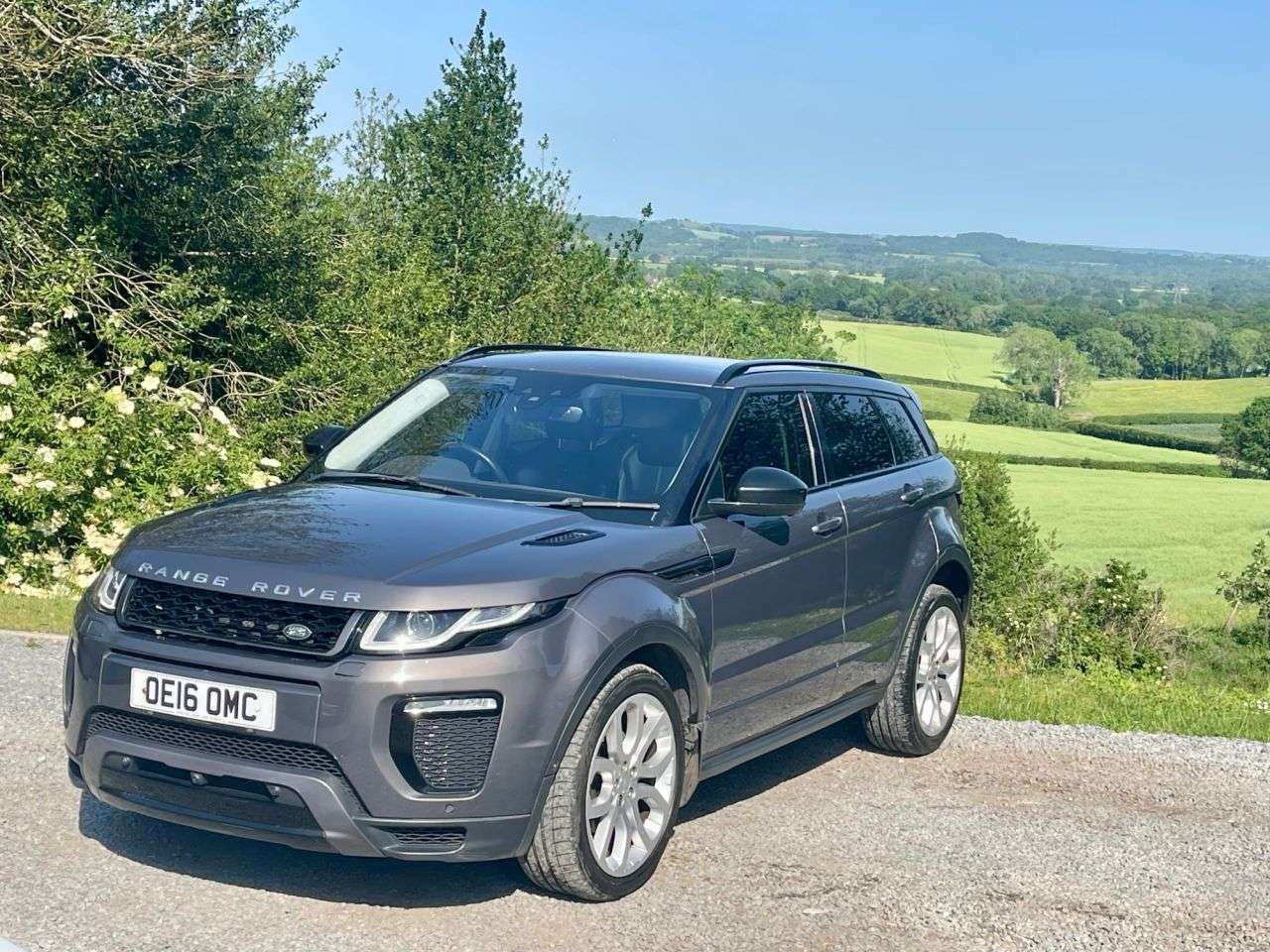 A 2016 LAND ROVER RANGE ROVER EVOQUE 2.0 TD4 HSE Dynamic Lux SUV 5dr Diesel Auto 4WD Euro 6 (s/s) (180 ps) A 2016 LAND ROVER RANGE ROVER EVOQUE 2.0 TD4 HSE Dynamic Lux SUV 5dr Diesel Auto 4WD Euro 6 (s/s) (180 ps)