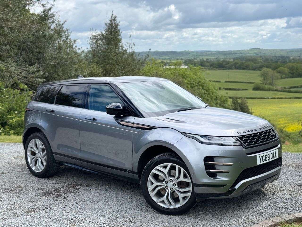 A 2019 LAND ROVER RANGE ROVER EVOQUE 2.0 D180 R-Dynamic SE SUV 5dr Diesel Auto 4WD Euro 6 (s/s) (180 ps) A 2019 LAND ROVER RANGE ROVER EVOQUE 2.0 D180 R-Dynamic SE SUV 5dr Diesel Auto 4WD Euro 6 (s/s) (180 ps)