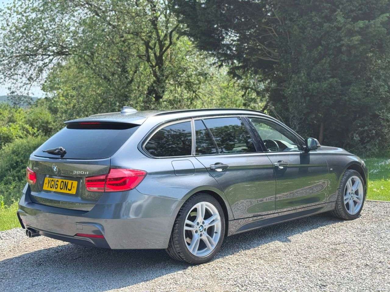 A 2016 BMW 3 SERIES 2.0 320d M Sport Touring 5dr Diesel Auto xDrive Euro 6 (s/s) (190 ps) A 2016 BMW 3 SERIES 2.0 320d M Sport Touring 5dr Diesel Auto xDrive Euro 6 (s/s) (190 ps)