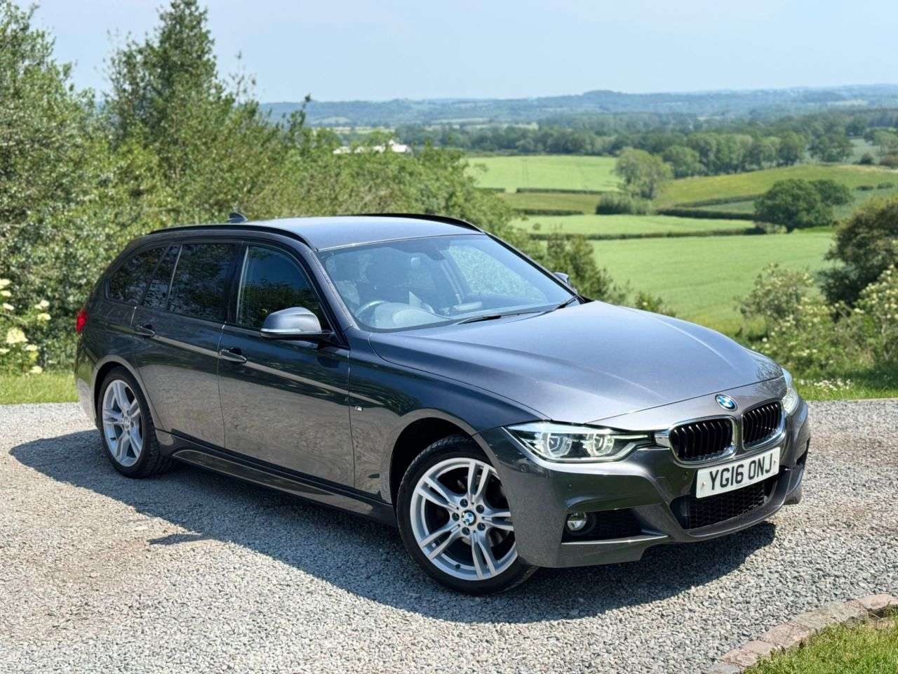 A 2016 BMW 3 SERIES 2.0 320d M Sport Touring 5dr Diesel Auto xDrive Euro 6 (s/s) (190 ps) A 2016 BMW 3 SERIES 2.0 320d M Sport Touring 5dr Diesel Auto xDrive Euro 6 (s/s) (190 ps)