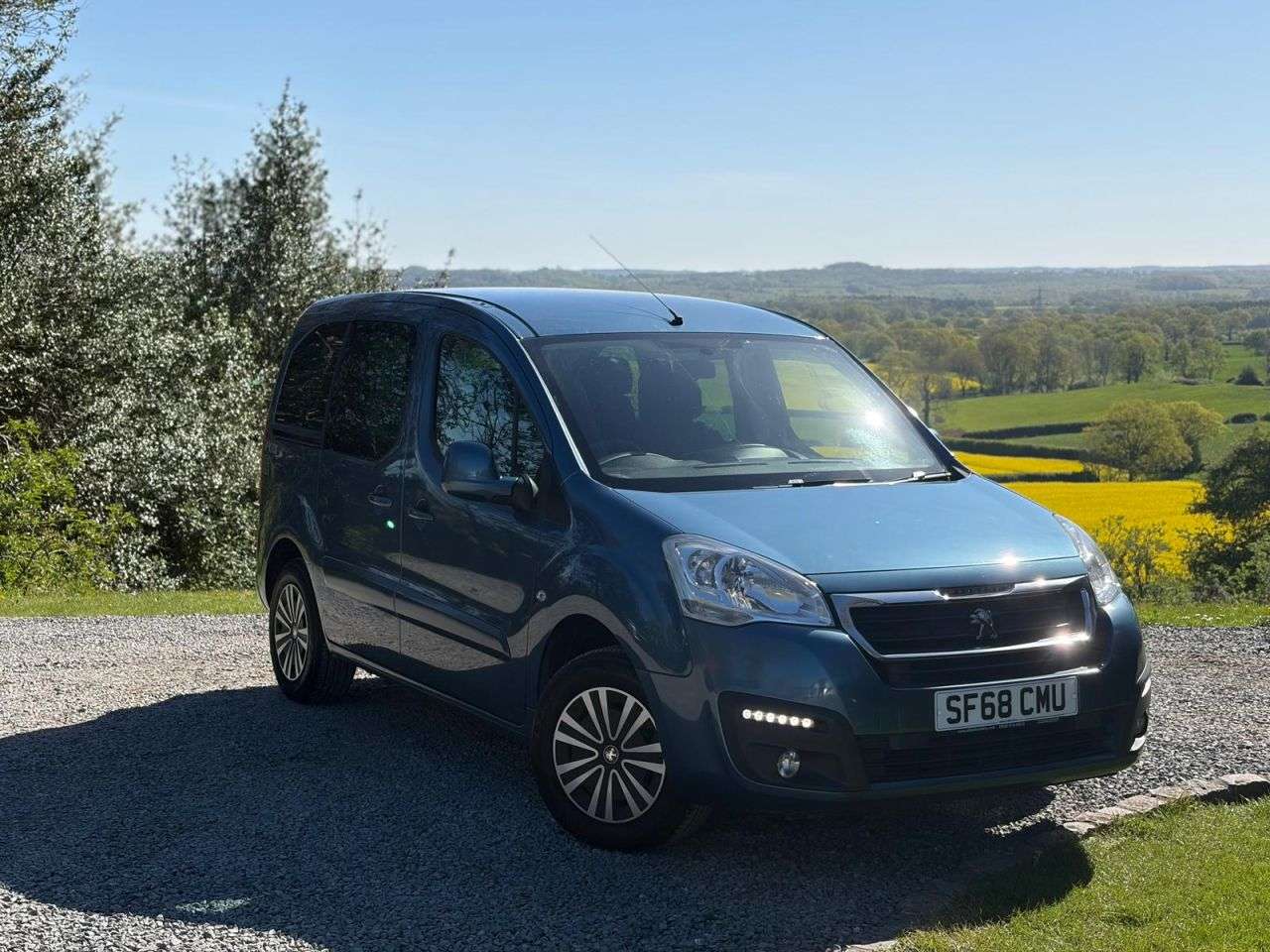 A 2018 PEUGEOT HORIZON 1.6 BlueHDi Active MPV 5dr Diesel ETG Euro 6 (s/s) (100 ps) A 2018 PEUGEOT HORIZON 1.6 BlueHDi Active MPV 5dr Diesel ETG Euro 6 (s/s) (100 ps)