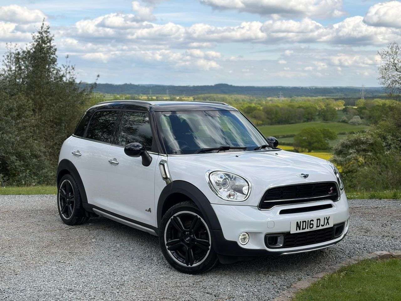 A 2016 MINI COUNTRYMAN 1.6 Cooper S SUV 5dr Petrol Steptronic ALL4 Euro 5 (184 ps) A 2016 MINI COUNTRYMAN 1.6 Cooper S SUV 5dr Petrol Steptronic ALL4 Euro 5 (184 ps)