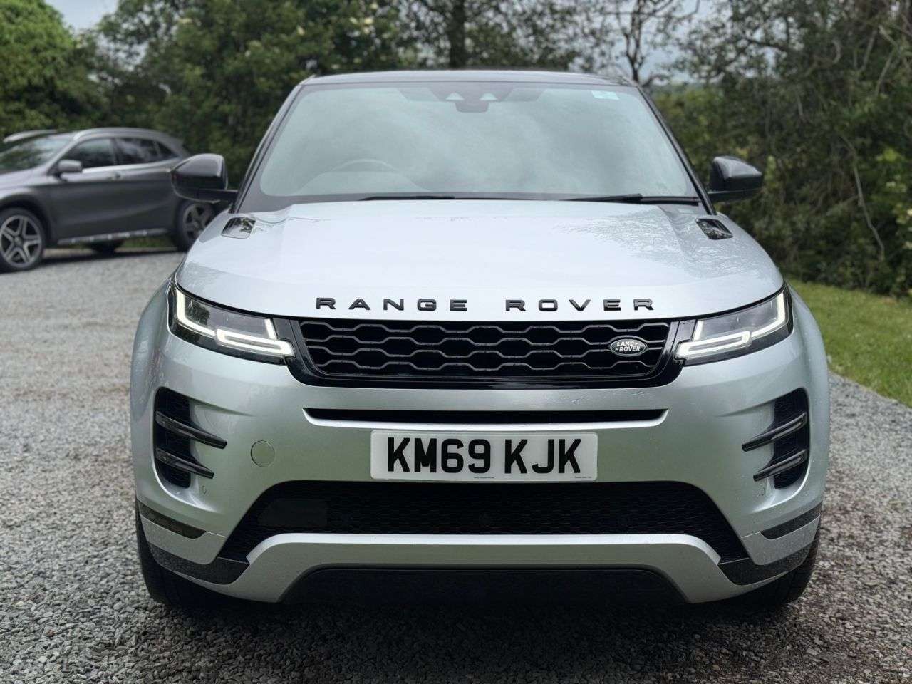 A 2019 LAND ROVER RANGE ROVER EVOQUE 2.0 D180 R-Dynamic HSE SUV 5dr Diesel Auto 4WD Euro 6 (s/s) (180 ps) A 2019 LAND ROVER RANGE ROVER EVOQUE 2.0 D180 R-Dynamic HSE SUV 5dr Diesel Auto 4WD Euro 6 (s/s) (180 ps)