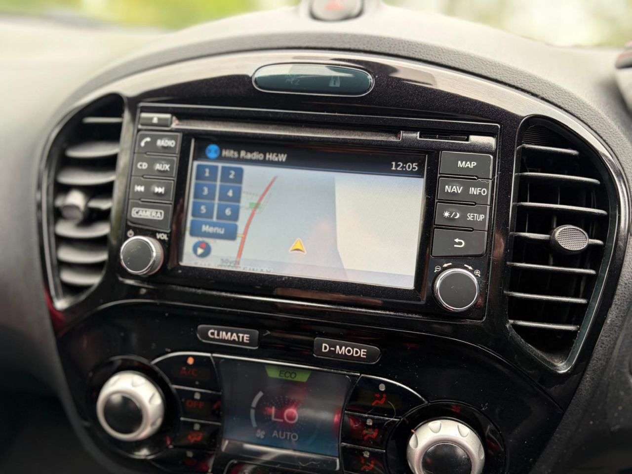 A 2017 NISSAN JUKE N-CONNECTA XTRONIC A 2017 NISSAN JUKE N-CONNECTA XTRONIC