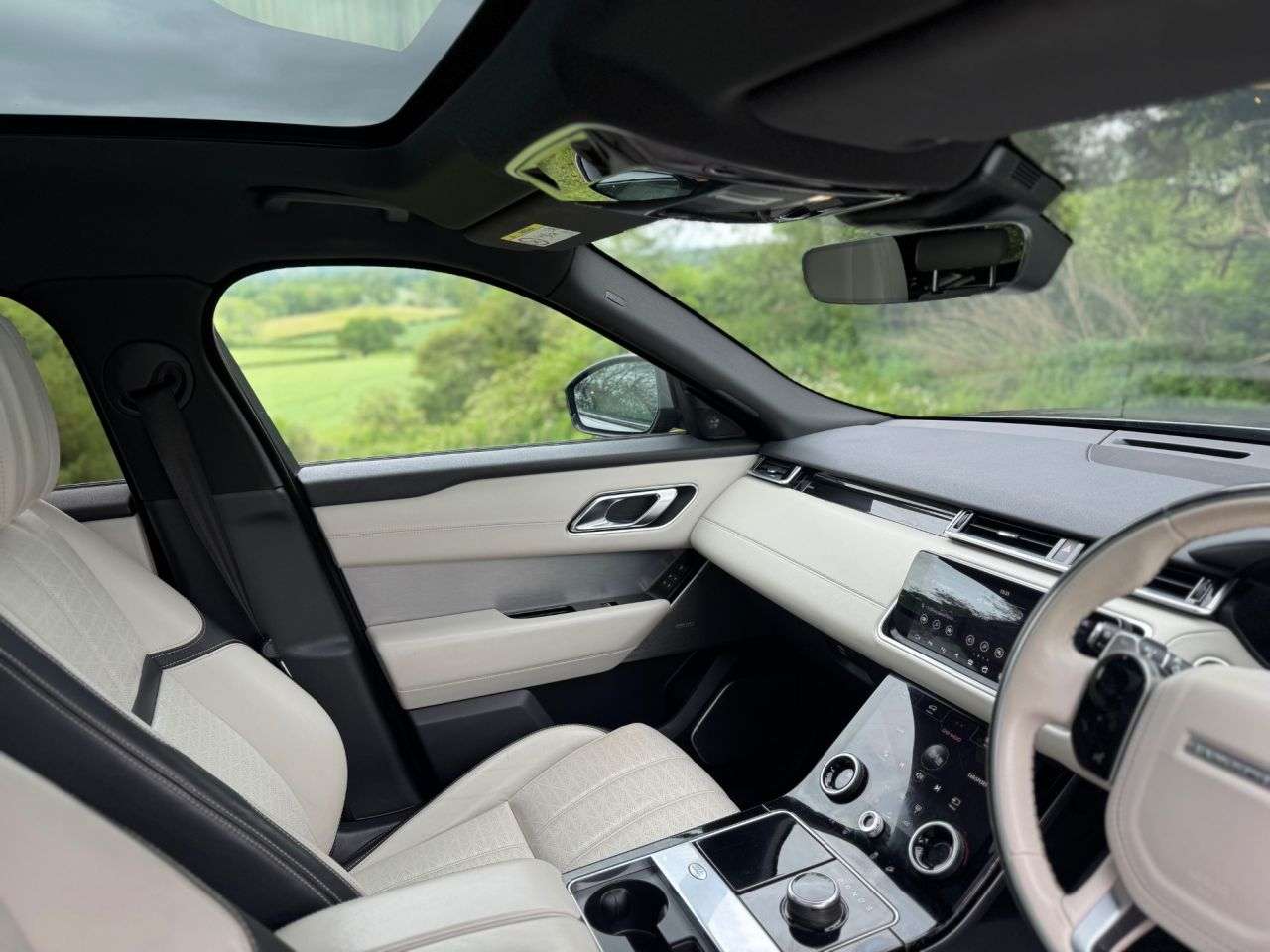 A 2018 LAND ROVER RANGE ROVER VELAR 2.0 P300 R-Dynamic HSE SUV 5dr Petrol Auto 4WD Euro 6 (s/s) (300 ps) A 2018 LAND ROVER RANGE ROVER VELAR 2.0 P300 R-Dynamic HSE SUV 5dr Petrol Auto 4WD Euro 6 (s/s) (300 ps)