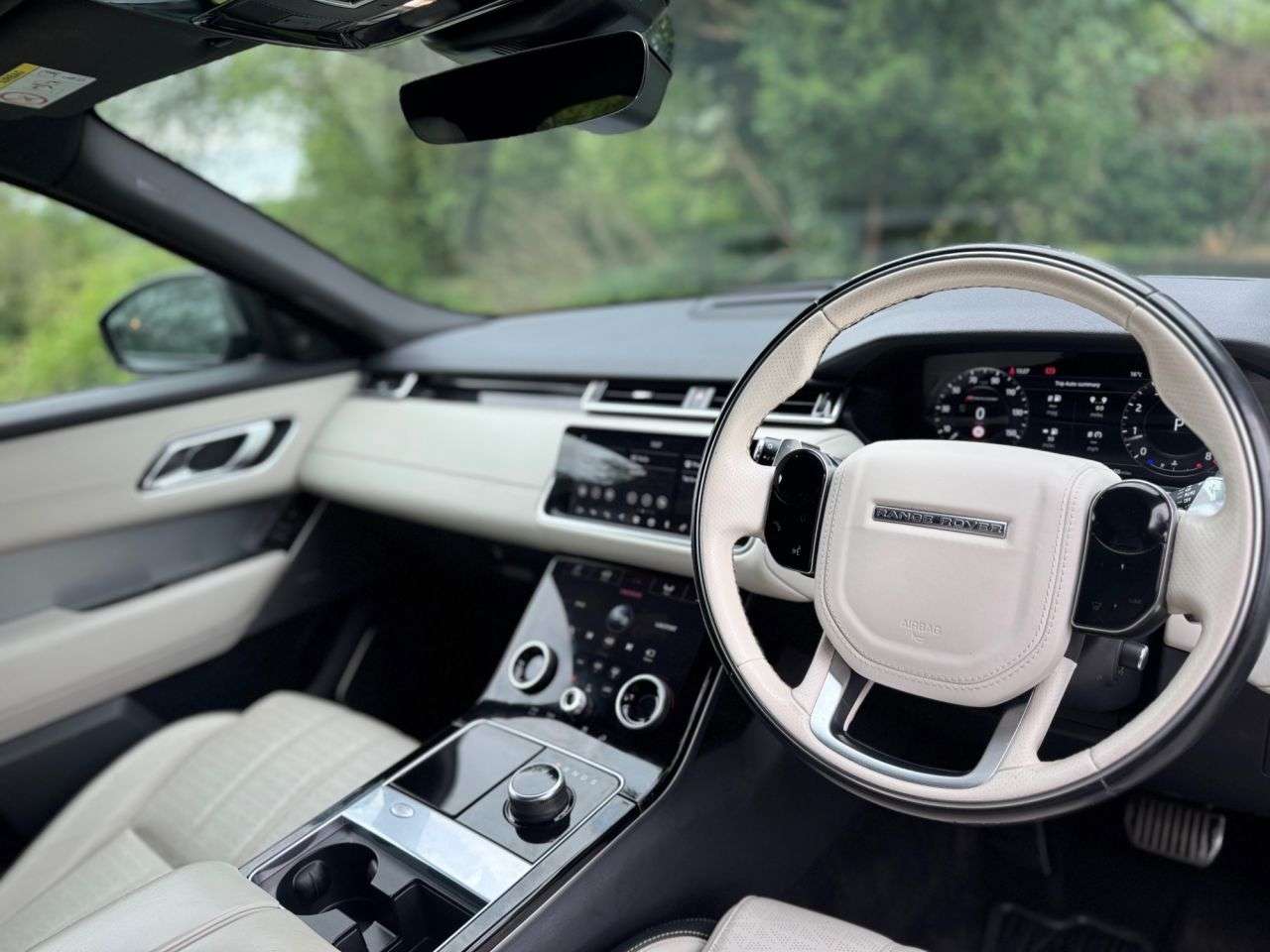A 2018 LAND ROVER RANGE ROVER VELAR 2.0 P300 R-Dynamic HSE SUV 5dr Petrol Auto 4WD Euro 6 (s/s) (300 ps) A 2018 LAND ROVER RANGE ROVER VELAR 2.0 P300 R-Dynamic HSE SUV 5dr Petrol Auto 4WD Euro 6 (s/s) (300 ps)