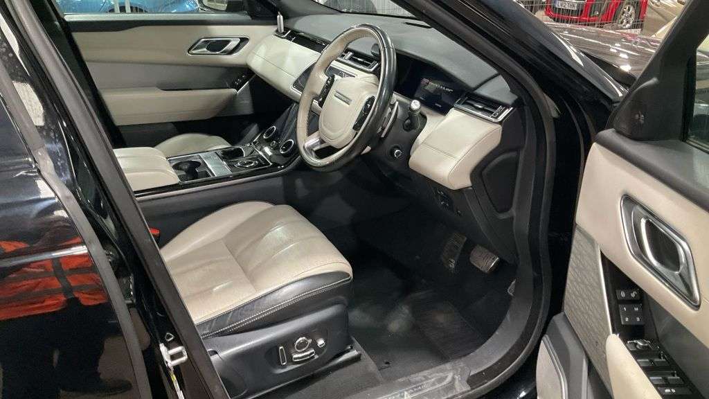 A 2018 LAND ROVER RANGE ROVER VELAR 2.0 P250 R-Dynamic HSE SUV 5dr Petrol Auto 4WD Euro 6 (s/s) (250 ps) A 2018 LAND ROVER RANGE ROVER VELAR 2.0 P250 R-Dynamic HSE SUV 5dr Petrol Auto 4WD Euro 6 (s/s) (250 ps)