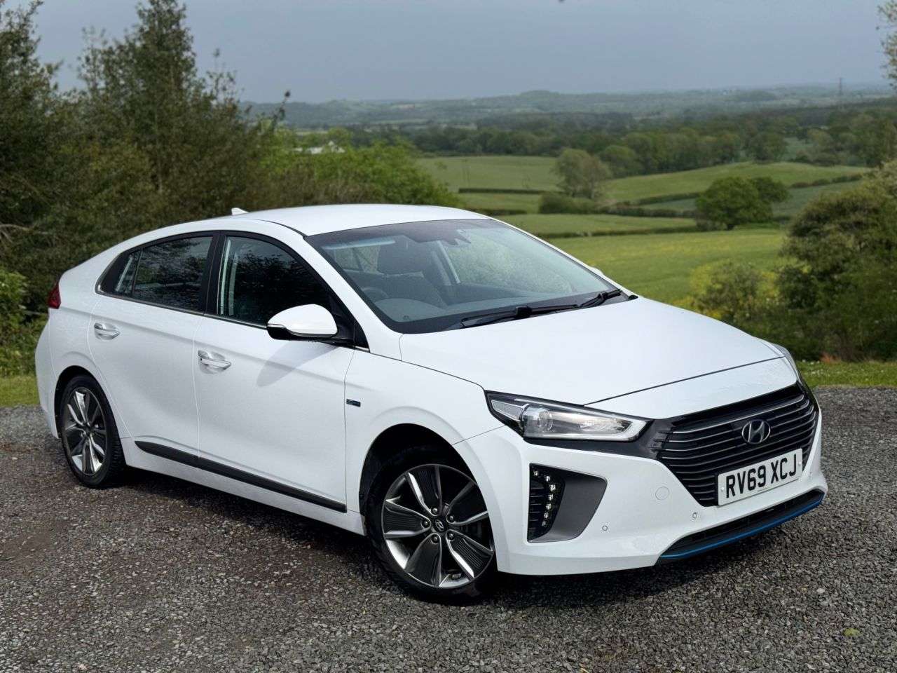 A 2019 HYUNDAI IONIQ 1.6 h-GDi GPF Premium SE Hatchback 5dr Petrol Hybrid DCT Euro 6 (s/s) (141 A 2019 HYUNDAI IONIQ 1.6 h-GDi GPF Premium SE Hatchback 5dr Petrol Hybrid DCT Euro 6 (s/s) (141