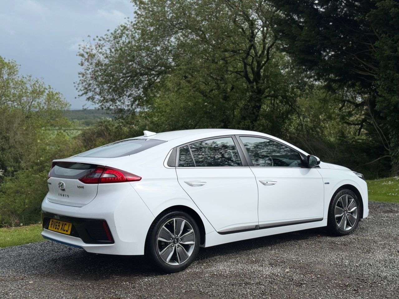 A 2019 HYUNDAI IONIQ 1.6 h-GDi GPF Premium SE Hatchback 5dr Petrol Hybrid DCT Euro 6 (s/s) (141 A 2019 HYUNDAI IONIQ 1.6 h-GDi GPF Premium SE Hatchback 5dr Petrol Hybrid DCT Euro 6 (s/s) (141