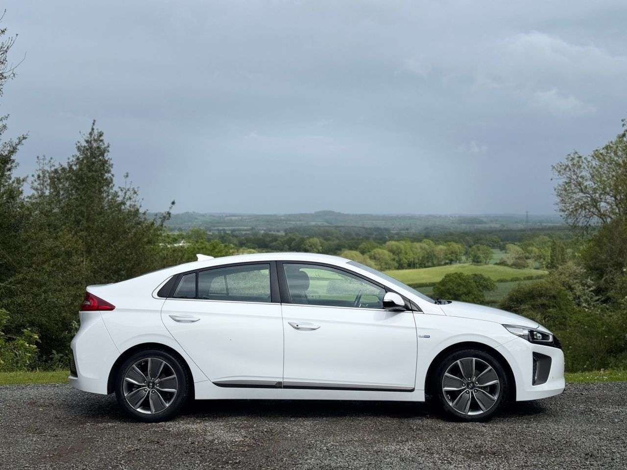 A 2019 HYUNDAI IONIQ 1.6 h-GDi GPF Premium SE Hatchback 5dr Petrol Hybrid DCT Euro 6 (s/s) (141 A 2019 HYUNDAI IONIQ 1.6 h-GDi GPF Premium SE Hatchback 5dr Petrol Hybrid DCT Euro 6 (s/s) (141