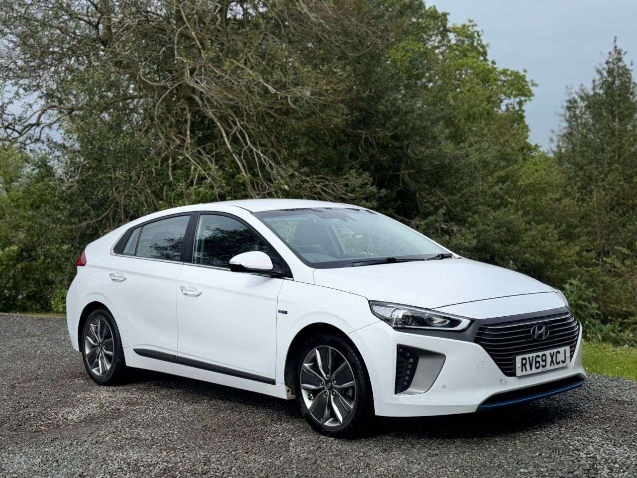A 2019 HYUNDAI IONIQ 1.6 h-GDi GPF Premium SE Hatchback 5dr Petrol Hybrid DCT Euro 6 (s/s) (141 A 2019 HYUNDAI IONIQ 1.6 h-GDi GPF Premium SE Hatchback 5dr Petrol Hybrid DCT Euro 6 (s/s) (141
