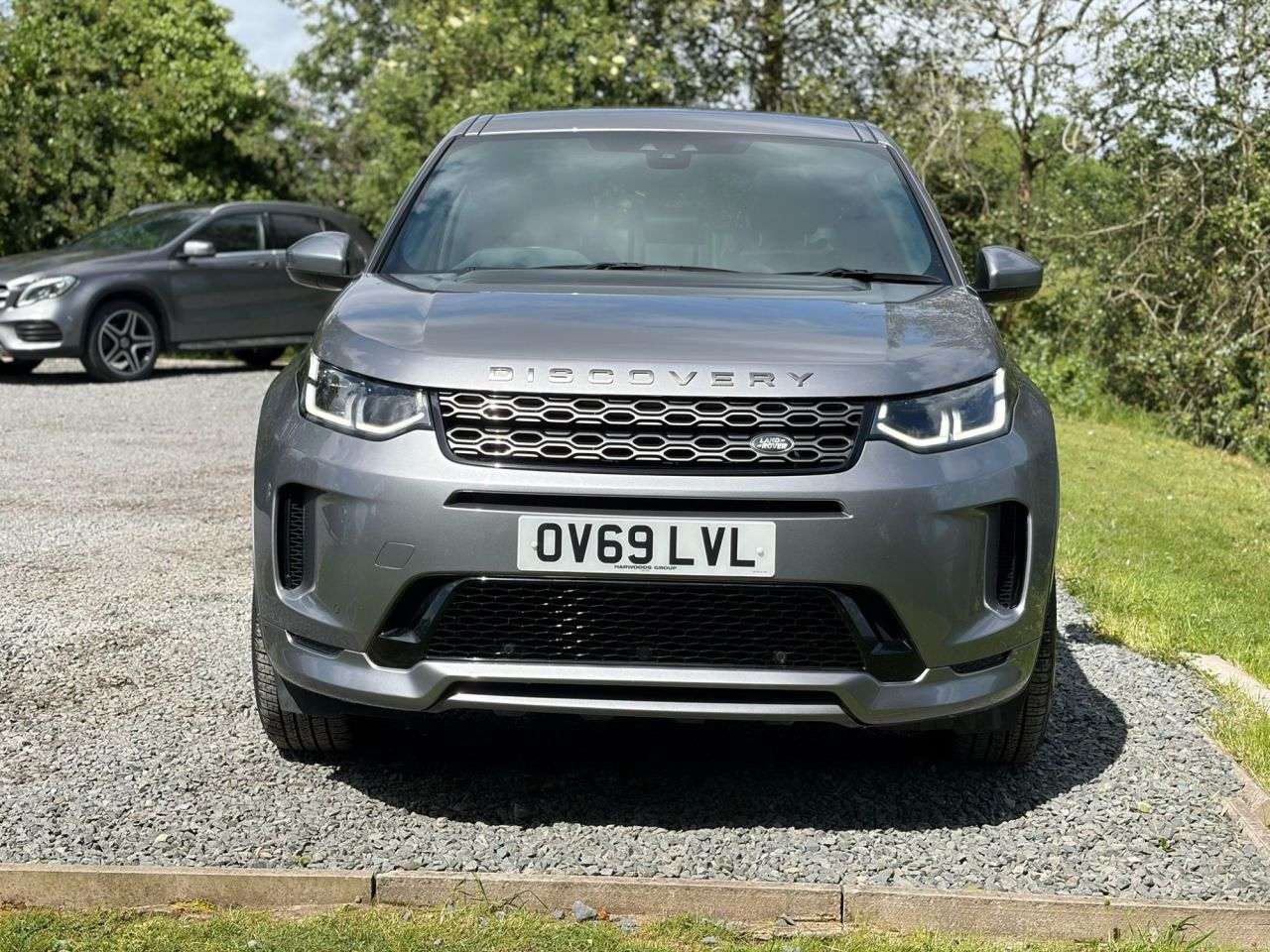 A 2019 LAND ROVER DISCOVERY SPORT 2.0 D150 MHEV R-Dynamic SE SUV 5dr Diesel Auto 4WD Euro 6 (s/s) (150 ps) A 2019 LAND ROVER DISCOVERY SPORT 2.0 D150 MHEV R-Dynamic SE SUV 5dr Diesel Auto 4WD Euro 6 (s/s) (150 ps)