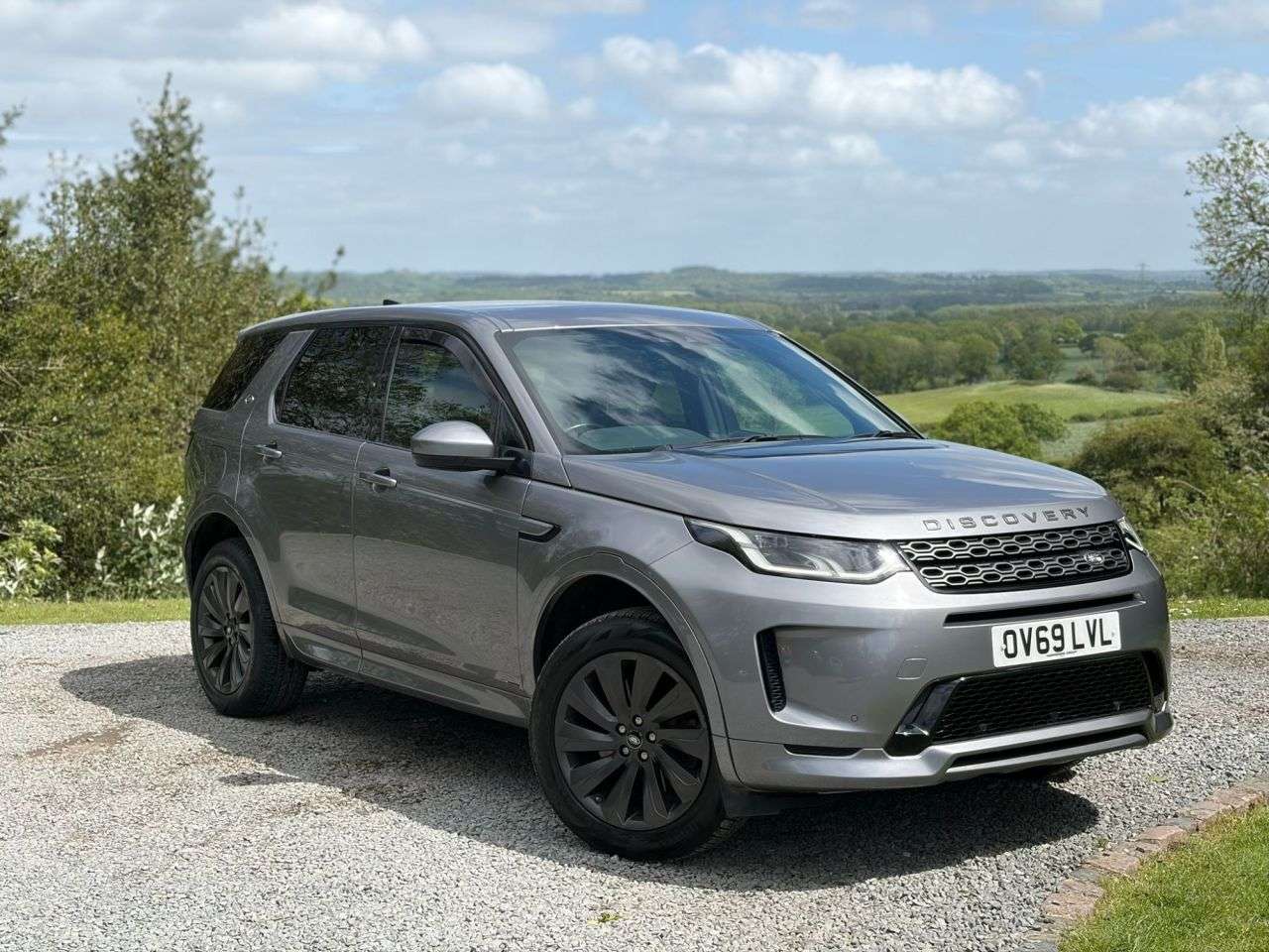 A 2019 LAND ROVER DISCOVERY SPORT 2.0 D150 MHEV R-Dynamic SE SUV 5dr Diesel Auto 4WD Euro 6 (s/s) (150 ps) A 2019 LAND ROVER DISCOVERY SPORT 2.0 D150 MHEV R-Dynamic SE SUV 5dr Diesel Auto 4WD Euro 6 (s/s) (150 ps)