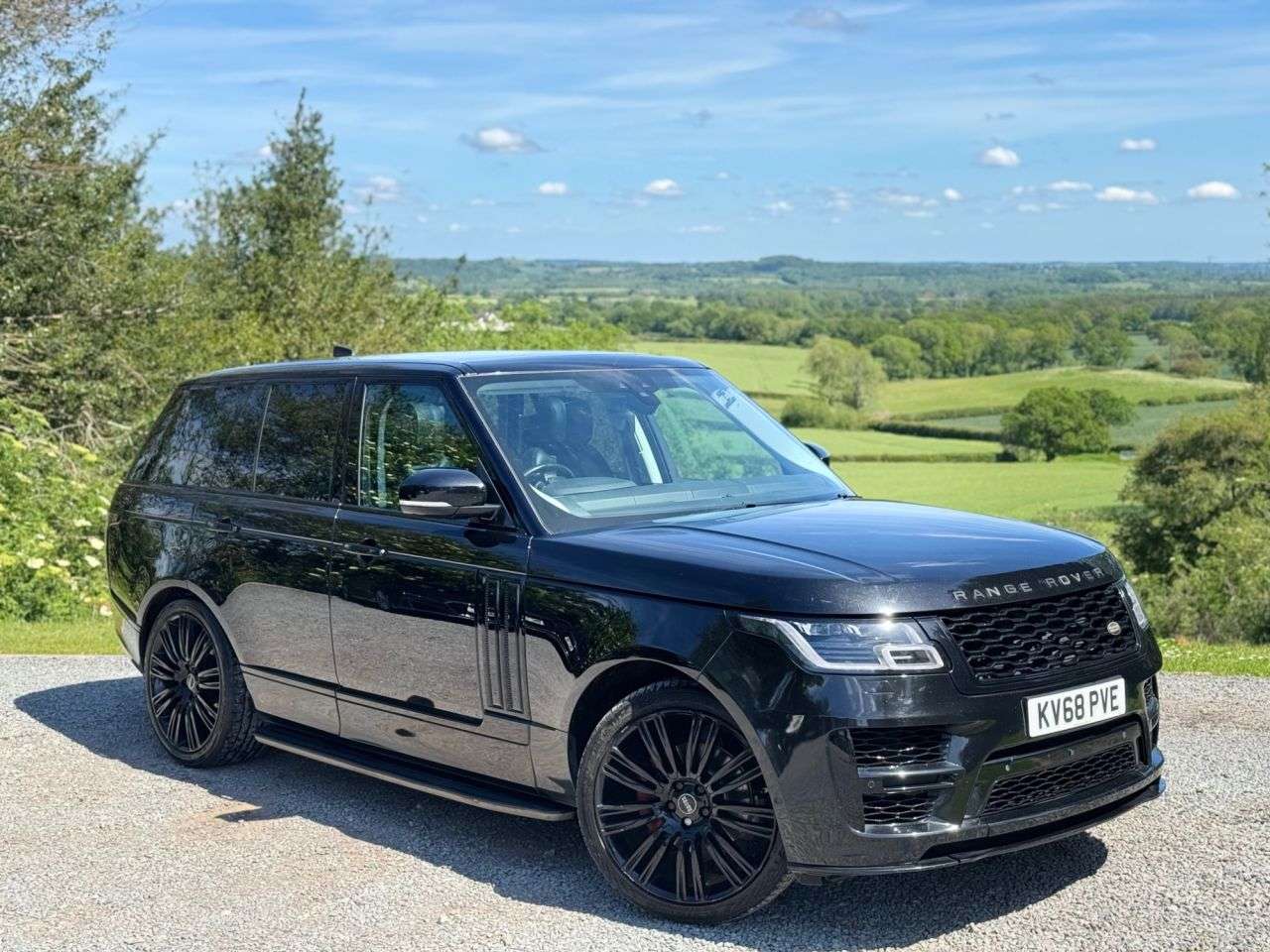 A 2018 LAND ROVER RANGE ROVER 3.0 SD V6 Vogue SE SUV 5dr Diesel Auto 4WD Euro 6 (s/s) (275 ps) A 2018 LAND ROVER RANGE ROVER 3.0 SD V6 Vogue SE SUV 5dr Diesel Auto 4WD Euro 6 (s/s) (275 ps)