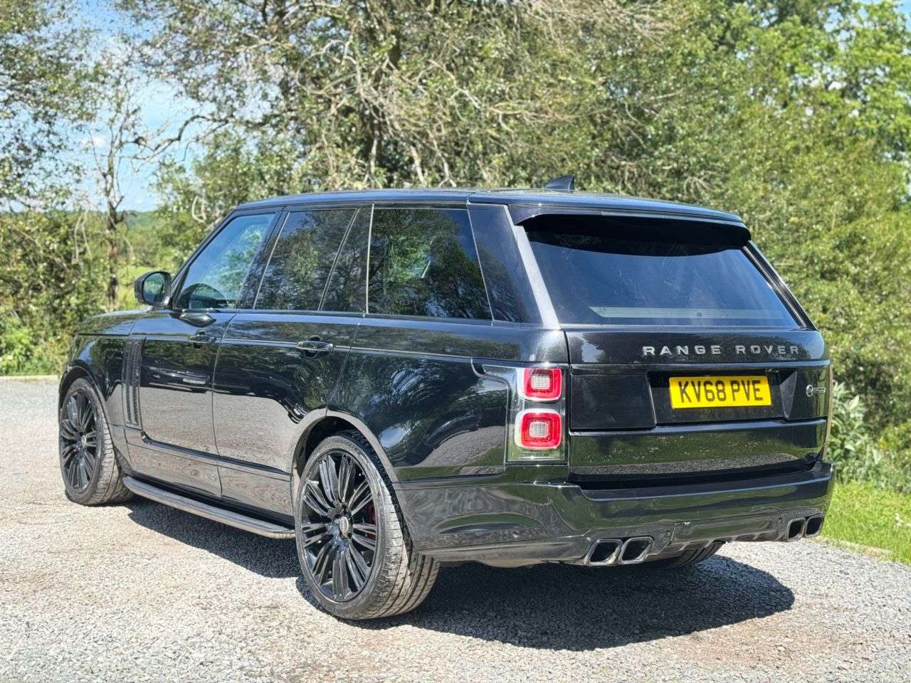 A 2018 LAND ROVER RANGE ROVER 3.0 SD V6 Vogue SE SUV 5dr Diesel Auto 4WD Euro 6 (s/s) (275 ps) A 2018 LAND ROVER RANGE ROVER 3.0 SD V6 Vogue SE SUV 5dr Diesel Auto 4WD Euro 6 (s/s) (275 ps)