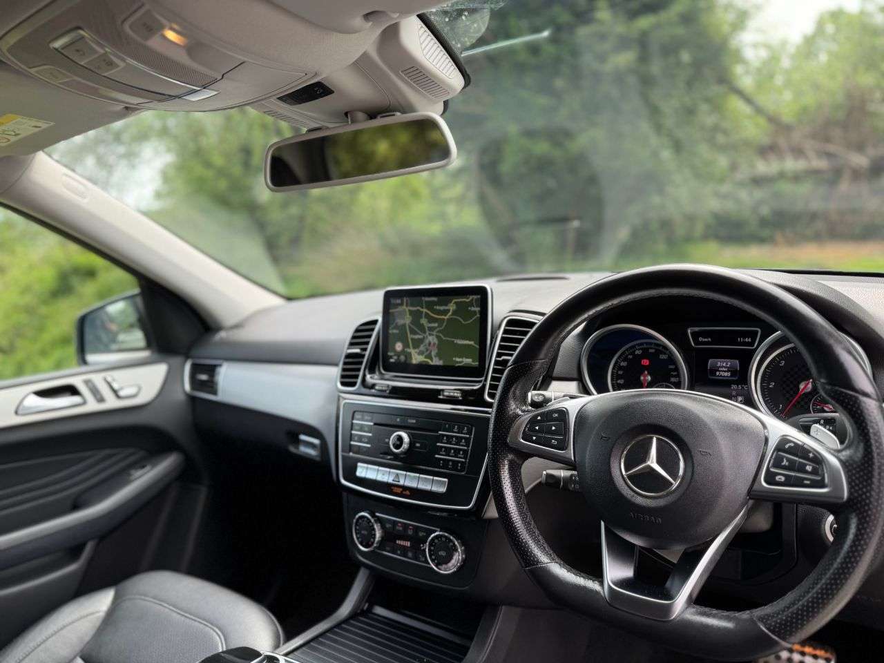 A 2015 MERCEDES-BENZ GLE 2.1 GLE250d AMG Line SUV 5dr Diesel G-Tronic 4MATIC Euro 6 (s/s) (204 ps) A 2015 MERCEDES-BENZ GLE 2.1 GLE250d AMG Line SUV 5dr Diesel G-Tronic 4MATIC Euro 6 (s/s) (204 ps)
