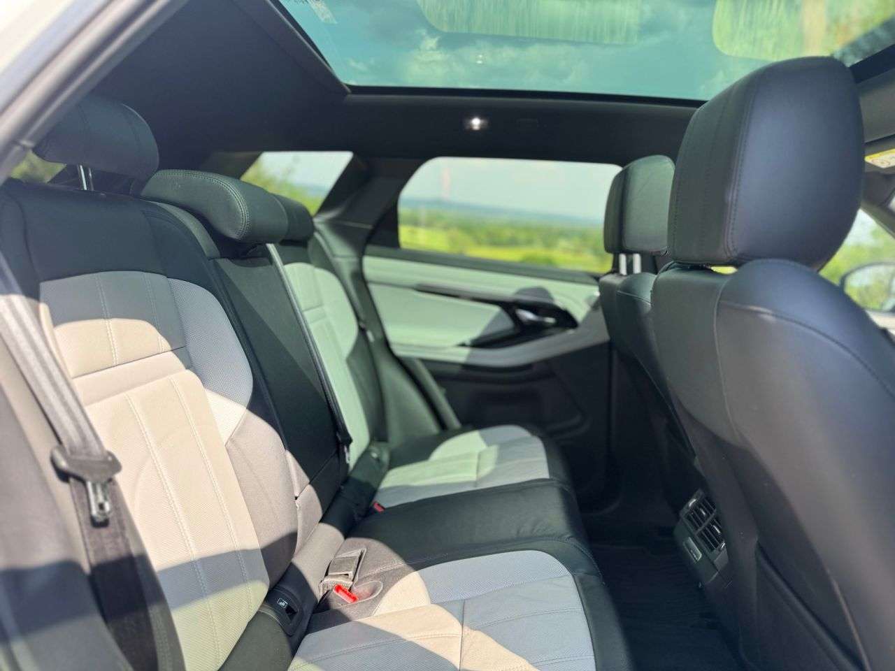 2019 LAND ROVER RANGE ROVER EVOQUE 2019 LAND ROVER RANGE ROVER EVOQUE