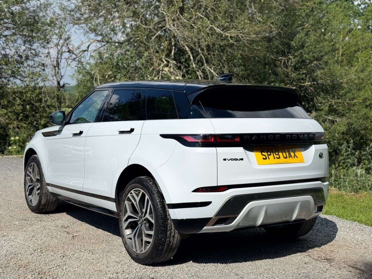 A 2019 LAND ROVER RANGE ROVER EVOQUE 2.0 P250 MHEV First Edition SUV 5dr Petrol Auto 4WD Euro 6 (s/s) (249 ps) A 2019 LAND ROVER RANGE ROVER EVOQUE 2.0 P250 MHEV First Edition SUV 5dr Petrol Auto 4WD Euro 6 (s/s) (249 ps)