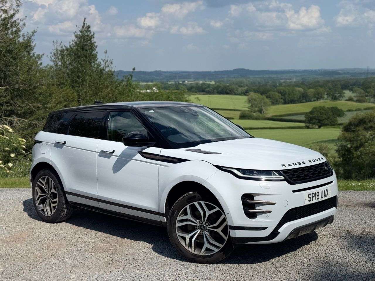 A 2019 LAND ROVER RANGE ROVER EVOQUE 2.0 P250 MHEV First Edition SUV 5dr Petrol Auto 4WD Euro 6 (s/s) (249 ps) A 2019 LAND ROVER RANGE ROVER EVOQUE 2.0 P250 MHEV First Edition SUV 5dr Petrol Auto 4WD Euro 6 (s/s) (249 ps)