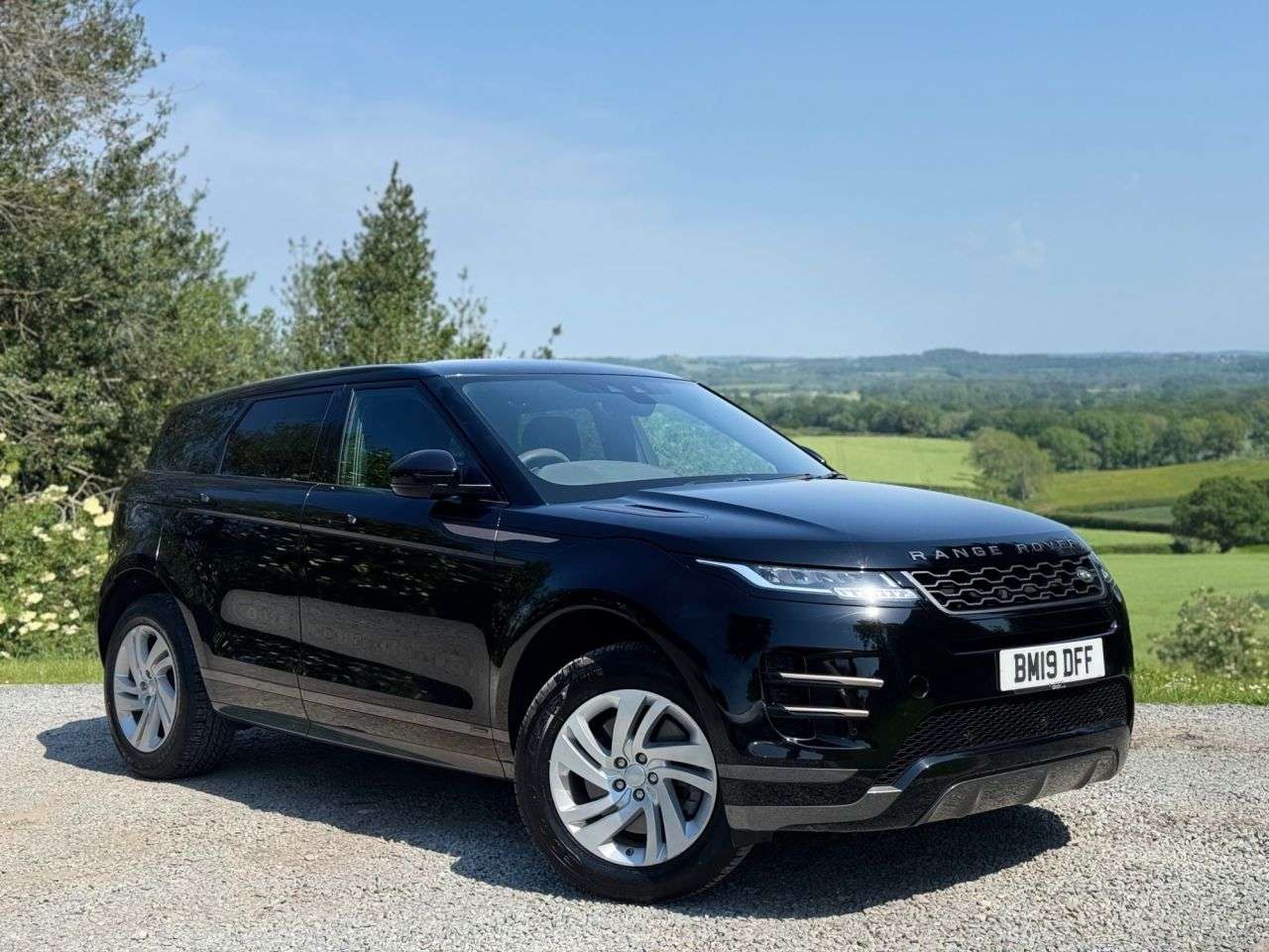 A 2019 LAND ROVER RANGE ROVER EVOQUE 2.0 D180 R-Dynamic S SUV 5dr Diesel Auto 4WD Euro 6 (s/s) (180 ps) A 2019 LAND ROVER RANGE ROVER EVOQUE 2.0 D180 R-Dynamic S SUV 5dr Diesel Auto 4WD Euro 6 (s/s) (180 ps)