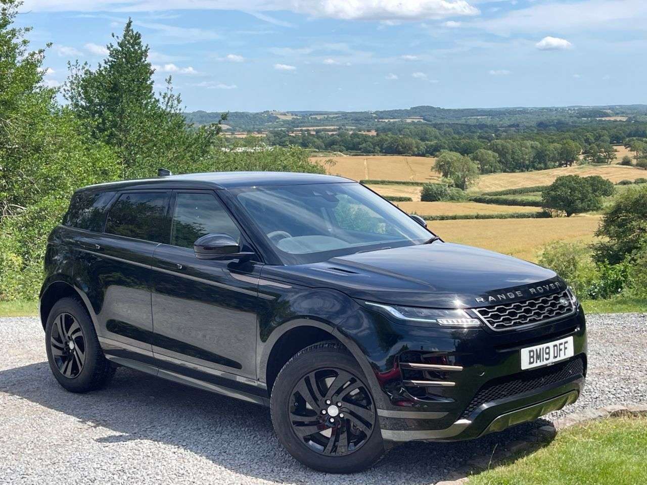 A 2019 LAND ROVER RANGE ROVER EVOQUE 2.0 D180 R-Dynamic S SUV 5dr Diesel Auto 4WD Euro 6 (s/s) (180 ps) A 2019 LAND ROVER RANGE ROVER EVOQUE 2.0 D180 R-Dynamic S SUV 5dr Diesel Auto 4WD Euro 6 (s/s) (180 ps)