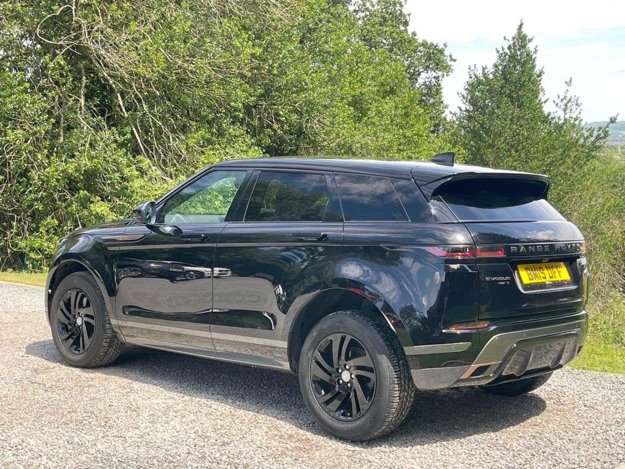 A 2019 LAND ROVER RANGE ROVER EVOQUE 2.0 D180 R-Dynamic S SUV 5dr Diesel Auto 4WD Euro 6 (s/s) (180 ps) A 2019 LAND ROVER RANGE ROVER EVOQUE 2.0 D180 R-Dynamic S SUV 5dr Diesel Auto 4WD Euro 6 (s/s) (180 ps)