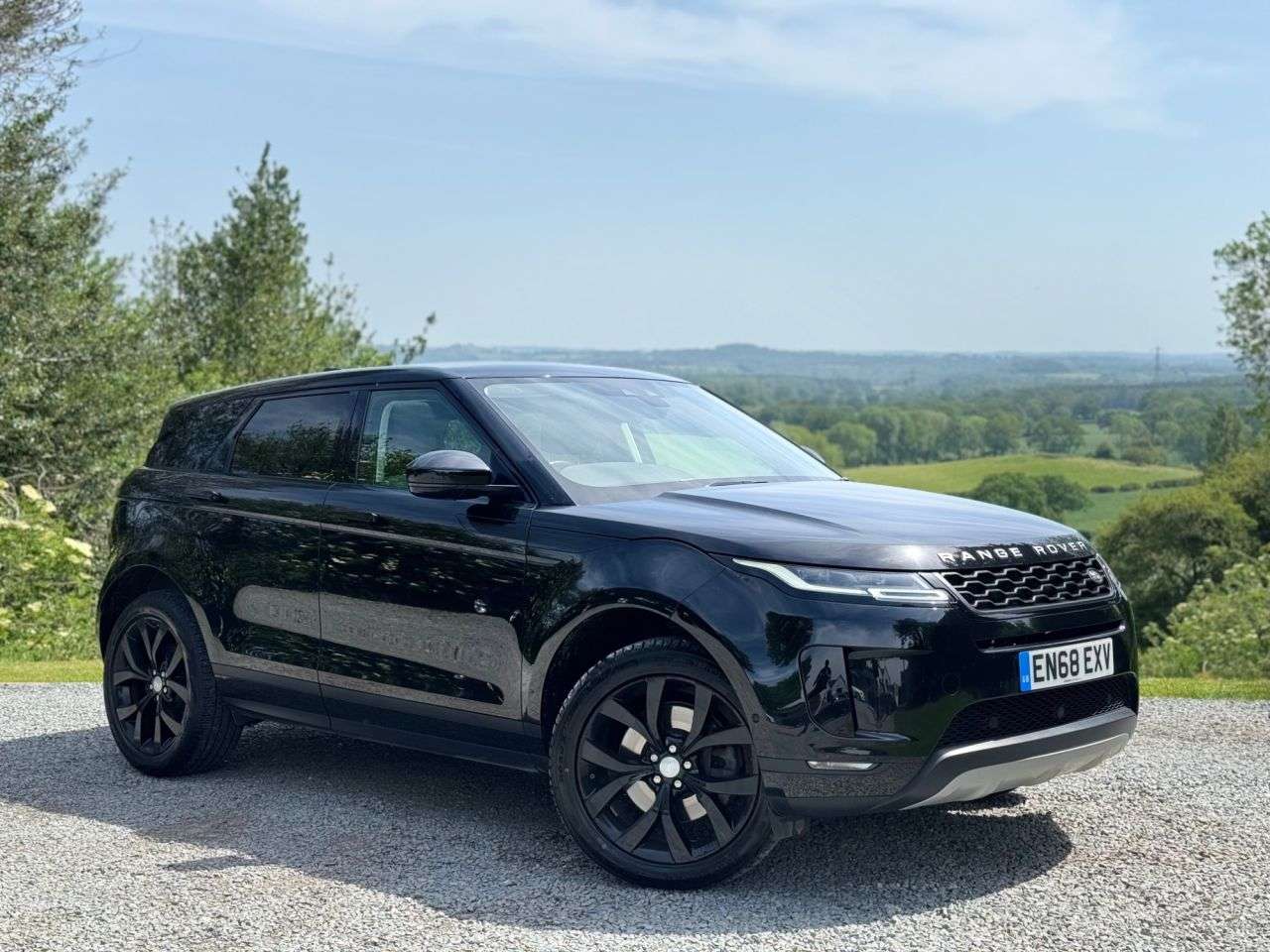 A 2019 LAND ROVER RANGE ROVER EVOQUE 2.0 D180 SE SUV 5dr Diesel Auto 4WD Euro 6 (s/s) (180 ps) A 2019 LAND ROVER RANGE ROVER EVOQUE 2.0 D180 SE SUV 5dr Diesel Auto 4WD Euro 6 (s/s) (180 ps)