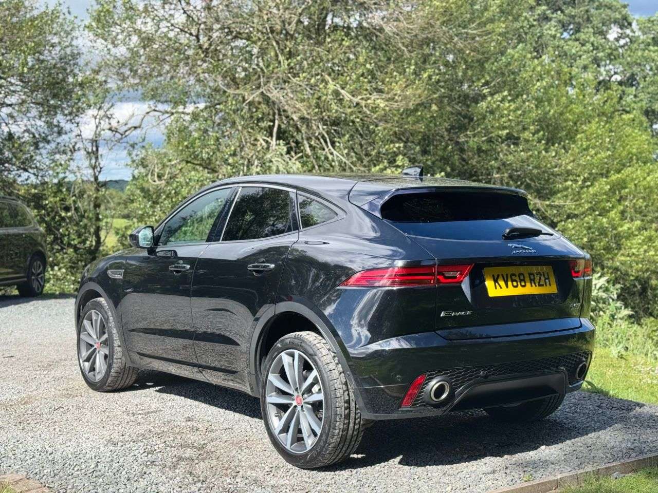 A 2018 JAGUAR E-PACE 2.0 D180 R-Dynamic HSE SUV 5dr Diesel Auto AWD Euro 6 (s/s) (180 ps) A 2018 JAGUAR E-PACE 2.0 D180 R-Dynamic HSE SUV 5dr Diesel Auto AWD Euro 6 (s/s) (180 ps)