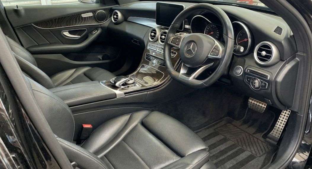 A 2018 MERCEDES-BENZ C-CLASS 2.1 C220d AMG Line Saloon 4dr Diesel G-Tronic+ Euro 6 (s/s) (170 ps) A 2018 MERCEDES-BENZ C-CLASS 2.1 C220d AMG Line Saloon 4dr Diesel G-Tronic+ Euro 6 (s/s) (170 ps)