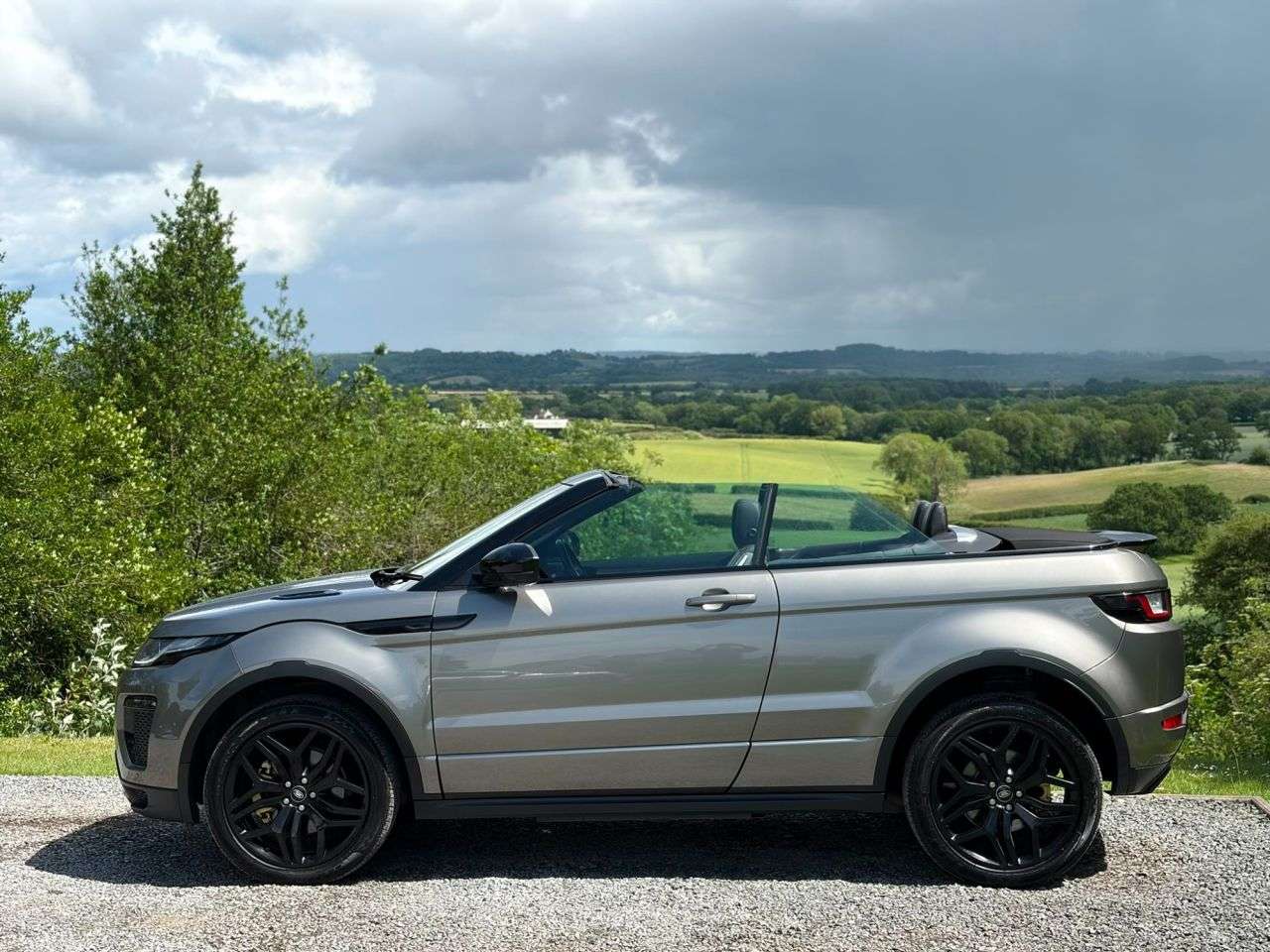 A 2018 LAND ROVER RANGE ROVER EVOQUE 2.0 TD4 HSE Dynamic Convertible 2dr Diesel Auto 4WD Euro 6 (s/s) (180 ps) A 2018 LAND ROVER RANGE ROVER EVOQUE 2.0 TD4 HSE Dynamic Convertible 2dr Diesel Auto 4WD Euro 6 (s/s) (180 ps)