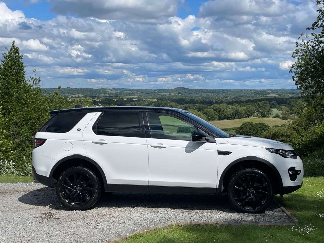 A 2018 LAND ROVER DISCOVERY SPORT 2.0 TD4 HSE SUV 5dr Diesel Auto 4WD Euro 6 (s/s) (180 ps) A 2018 LAND ROVER DISCOVERY SPORT 2.0 TD4 HSE SUV 5dr Diesel Auto 4WD Euro 6 (s/s) (180 ps)