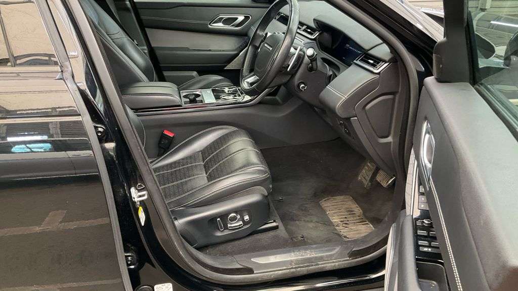 A 2018 LAND ROVER RANGE ROVER VELAR 2.0 P250 R-Dynamic HSE SUV 5dr Petrol Auto 4WD Euro 6 (s/s) (250 ps) A 2018 LAND ROVER RANGE ROVER VELAR 2.0 P250 R-Dynamic HSE SUV 5dr Petrol Auto 4WD Euro 6 (s/s) (250 ps)