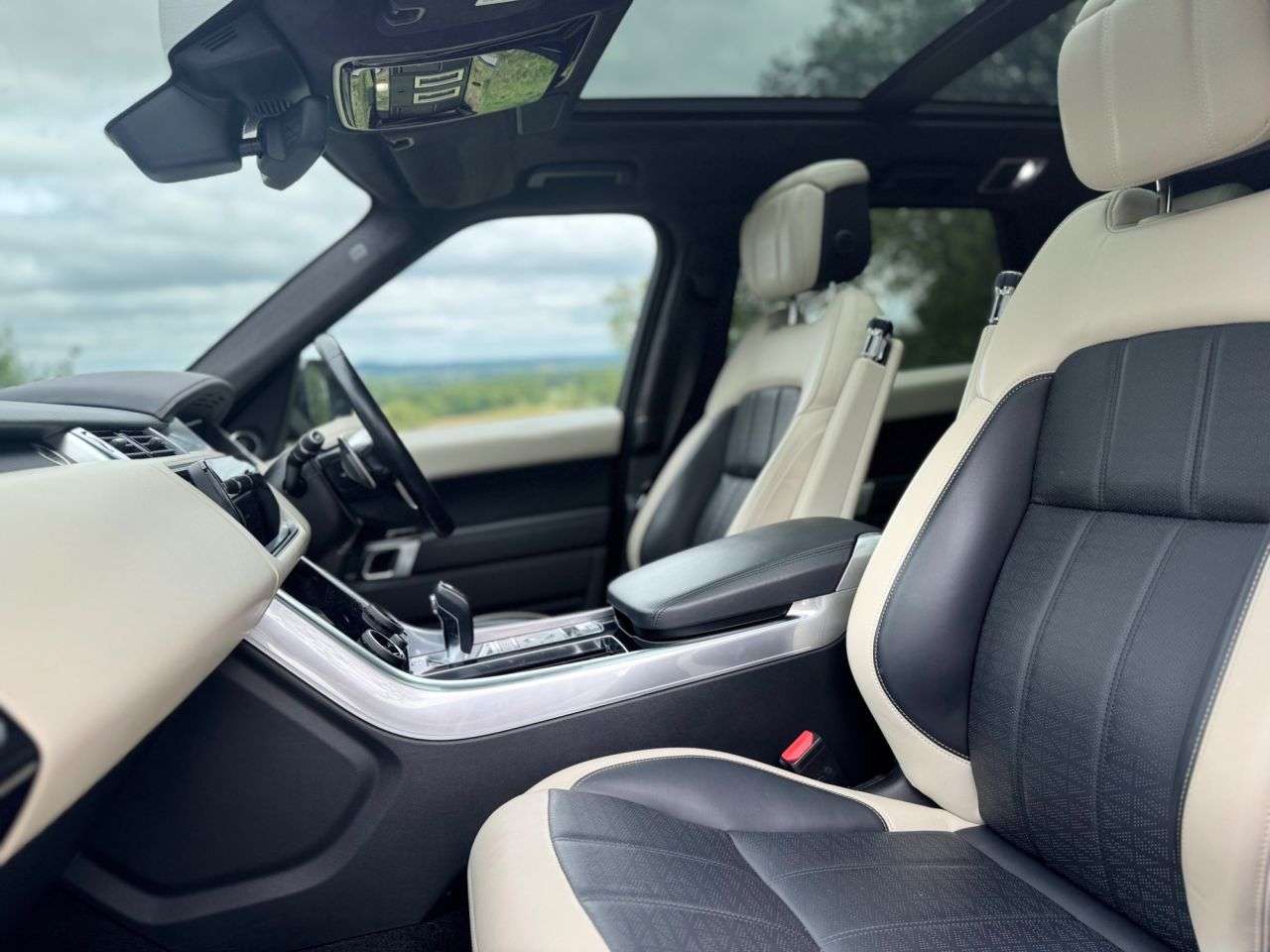 A 2019 LAND ROVER RANGE ROVER SPORT 2.0 P400e 13.1kWh GPF Autobiography Dynamic SUV 5dr Petrol Plug-in Hybrid A A 2019 LAND ROVER RANGE ROVER SPORT 2.0 P400e 13.1kWh GPF Autobiography Dynamic SUV 5dr Petrol Plug-in Hybrid A