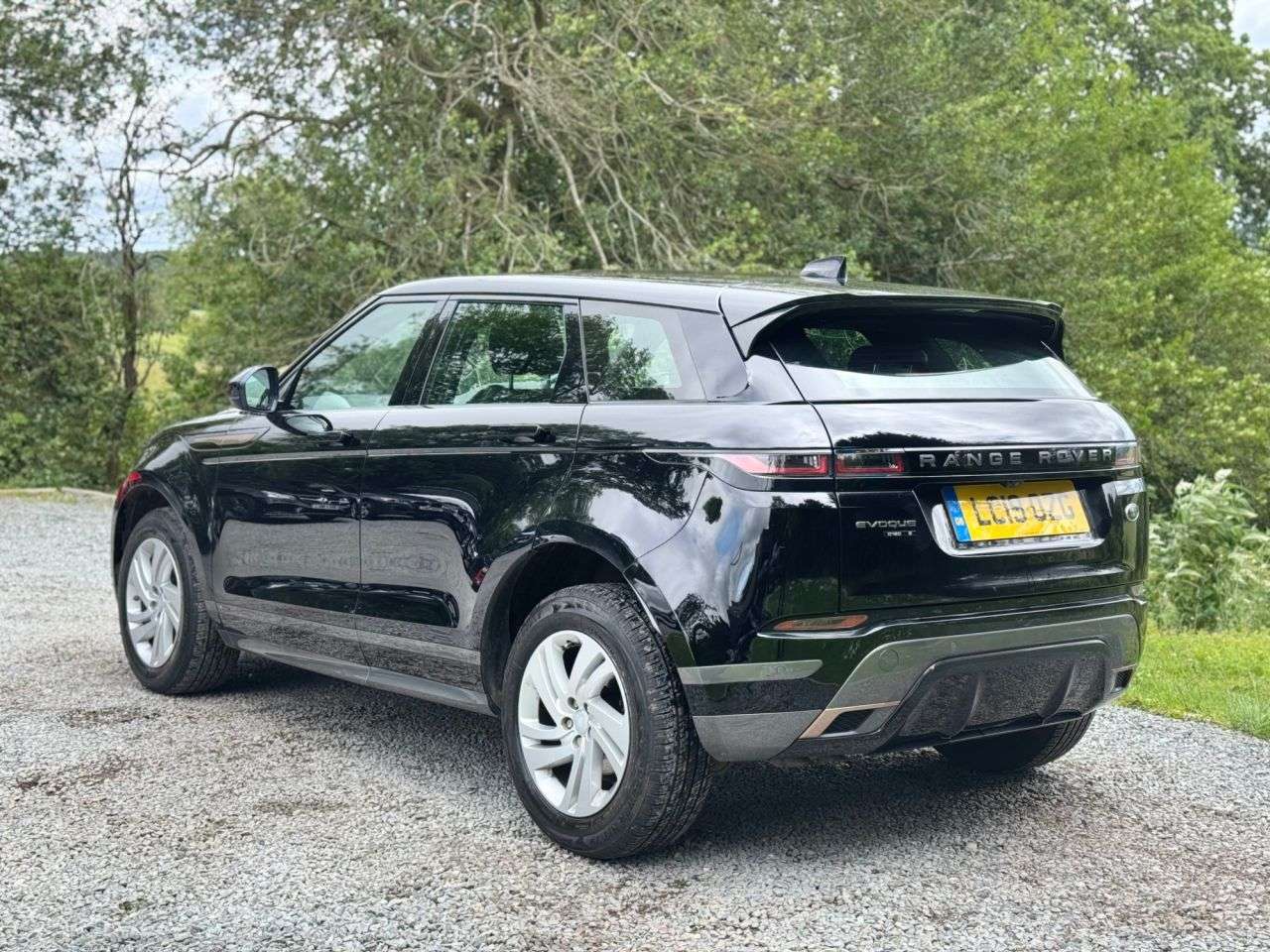 A 2019 LAND ROVER RANGE ROVER EVOQUE 2.0 D180 R-Dynamic S SUV 5dr Diesel Auto 4WD Euro 6 (s/s) (180 ps) A 2019 LAND ROVER RANGE ROVER EVOQUE 2.0 D180 R-Dynamic S SUV 5dr Diesel Auto 4WD Euro 6 (s/s) (180 ps)
