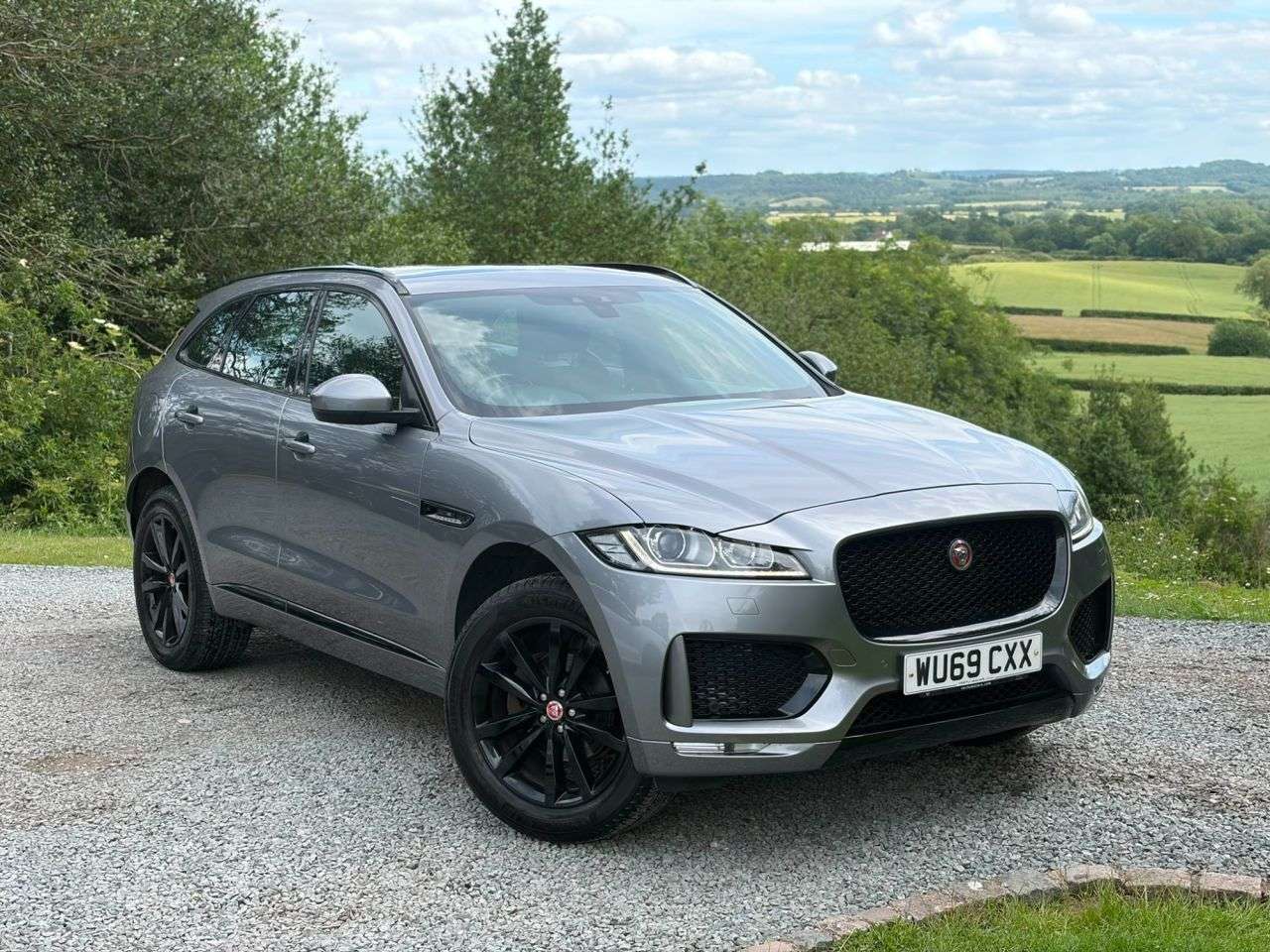A 2019 JAGUAR F-PACE 2.0 D240 Chequered Flag SUV 5dr Diesel Auto AWD Euro 6 (s/s) (240 ps) A 2019 JAGUAR F-PACE 2.0 D240 Chequered Flag SUV 5dr Diesel Auto AWD Euro 6 (s/s) (240 ps)