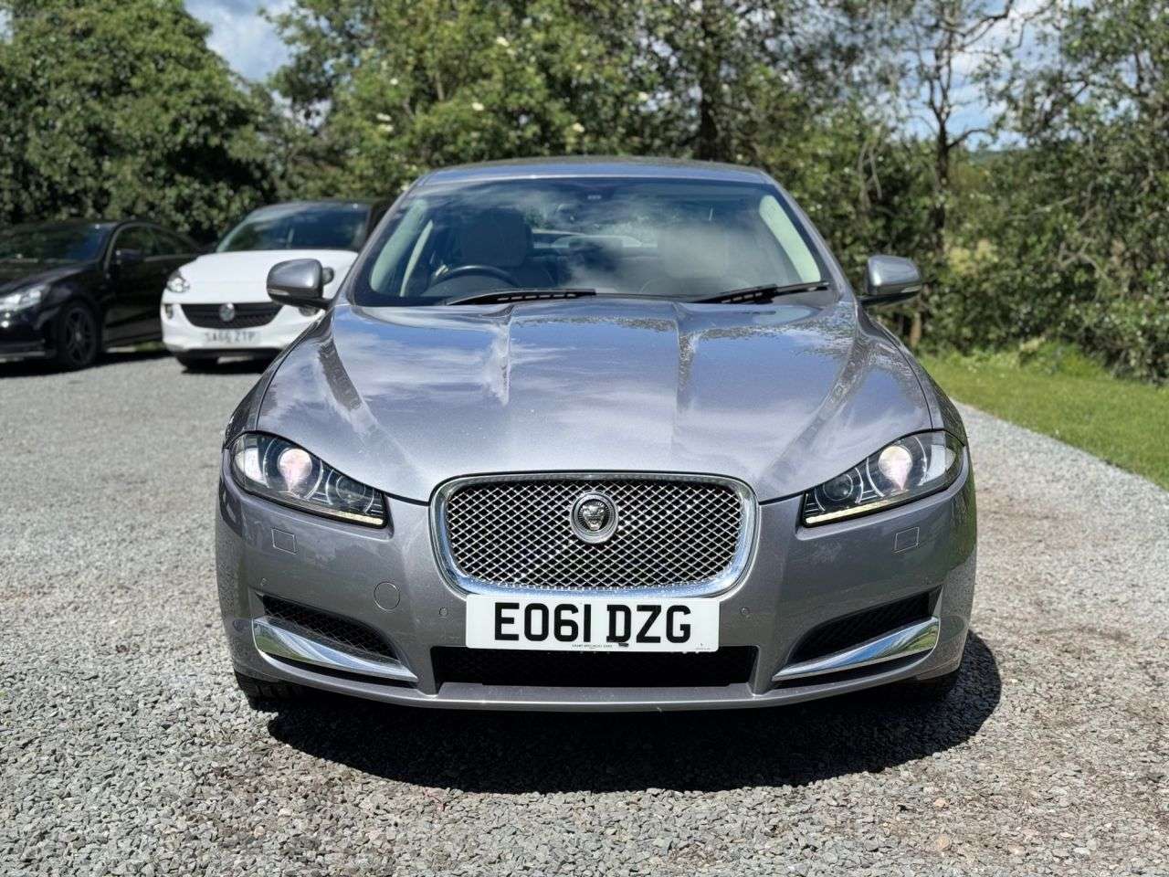 A 2011 JAGUAR XF 2.2d Premium Luxury Saloon 4dr Diesel Auto Euro 5 (s/s) (190 ps) A 2011 JAGUAR XF 2.2d Premium Luxury Saloon 4dr Diesel Auto Euro 5 (s/s) (190 ps)