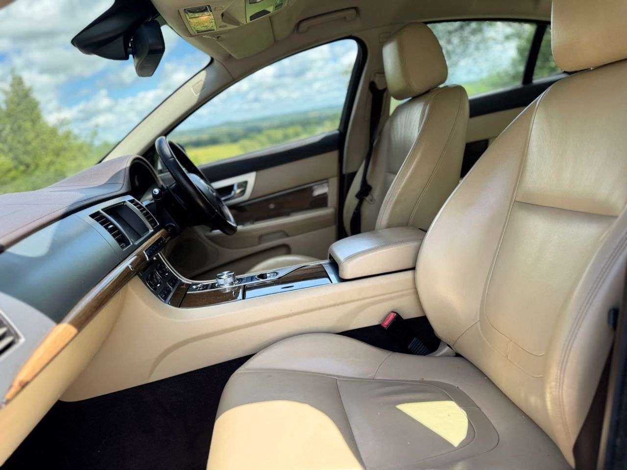 2011 JAGUAR XF 2011 JAGUAR XF