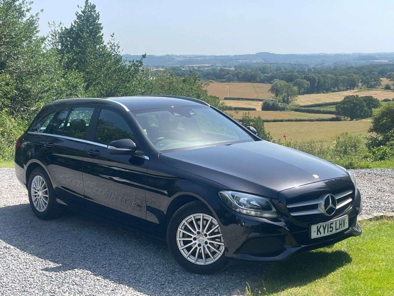 A 2015 MERCEDES-BENZ C CLASS 2.0 C200 SE Estate 5dr Petrol 7G-Tronic+ Euro 6 (s/s) (184 ps) A 2015 MERCEDES-BENZ C CLASS 2.0 C200 SE Estate 5dr Petrol 7G-Tronic+ Euro 6 (s/s) (184 ps)