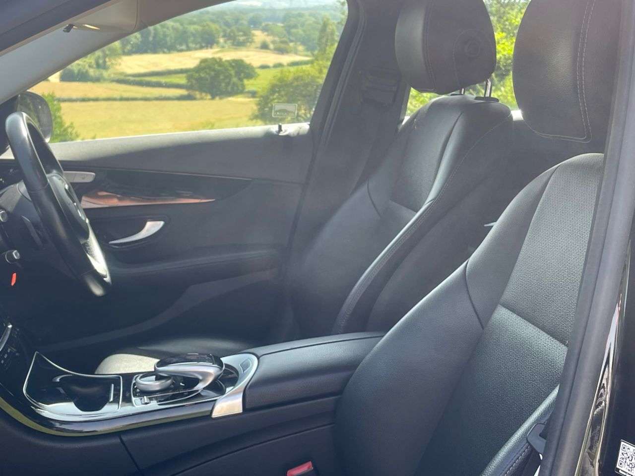 A 2015 MERCEDES-BENZ C CLASS 2.0 C200 SE Estate 5dr Petrol 7G-Tronic+ Euro 6 (s/s) (184 ps) A 2015 MERCEDES-BENZ C CLASS 2.0 C200 SE Estate 5dr Petrol 7G-Tronic+ Euro 6 (s/s) (184 ps)