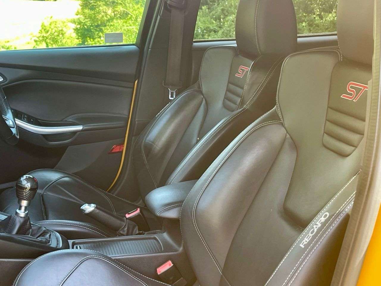 A 2015 FORD FOCUS 2.0T EcoBoost ST-3 Hatchback 5dr Petrol Manual Euro 6 (s/s) (250 ps) A 2015 FORD FOCUS 2.0T EcoBoost ST-3 Hatchback 5dr Petrol Manual Euro 6 (s/s) (250 ps)