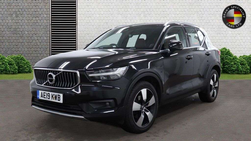 A 2019 VOLVO XC40 2.0 D4 Inscription Pro SUV 5dr Diesel Auto AWD Euro 6 (s/s) (190 ps) A 2019 VOLVO XC40 2.0 D4 Inscription Pro SUV 5dr Diesel Auto AWD Euro 6 (s/s) (190 ps)