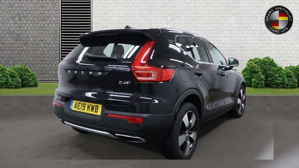 2019 VOLVO XC40 2019 VOLVO XC40