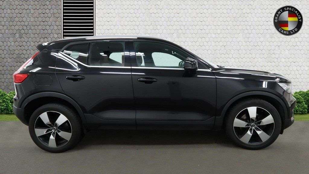 2019 VOLVO XC40 2019 VOLVO XC40