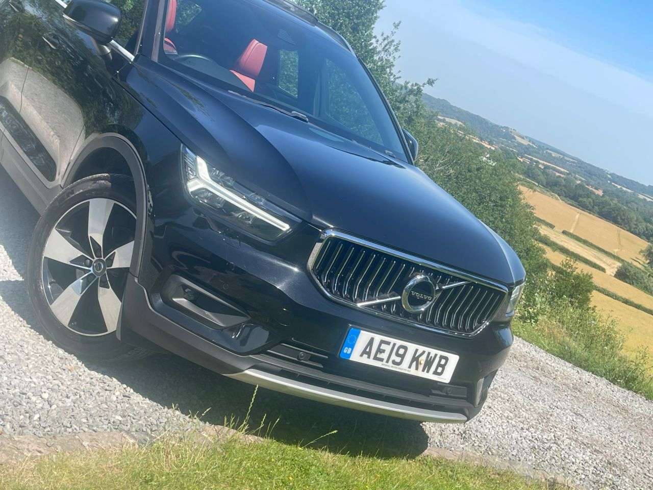 A 2019 VOLVO XC40 2.0 D4 Inscription Pro SUV 5dr Diesel Auto AWD Euro 6 (s/s) (190 ps) A 2019 VOLVO XC40 2.0 D4 Inscription Pro SUV 5dr Diesel Auto AWD Euro 6 (s/s) (190 ps)
