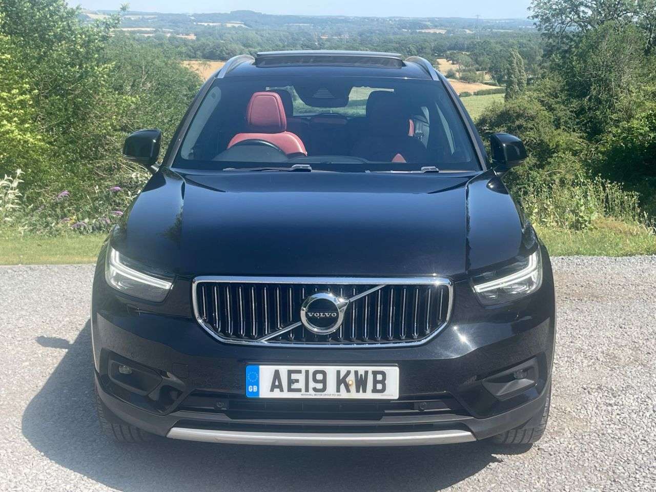A 2019 VOLVO XC40 2.0 D4 Inscription Pro SUV 5dr Diesel Auto AWD Euro 6 (s/s) (190 ps) A 2019 VOLVO XC40 2.0 D4 Inscription Pro SUV 5dr Diesel Auto AWD Euro 6 (s/s) (190 ps)