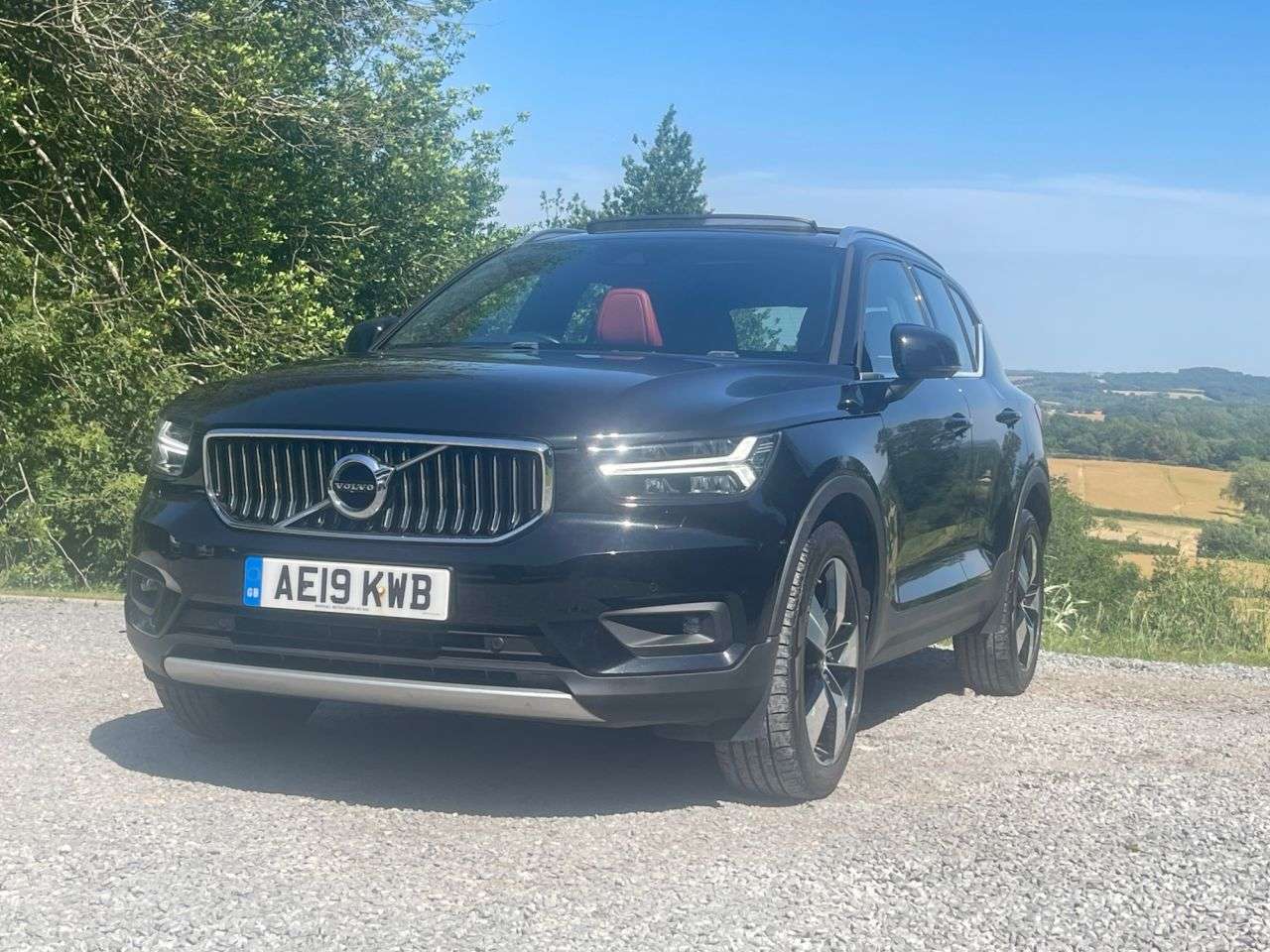 A 2019 VOLVO XC40 2.0 D4 Inscription Pro SUV 5dr Diesel Auto AWD Euro 6 (s/s) (190 ps) A 2019 VOLVO XC40 2.0 D4 Inscription Pro SUV 5dr Diesel Auto AWD Euro 6 (s/s) (190 ps)