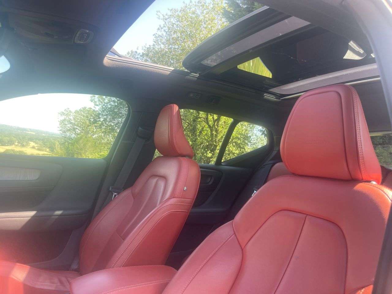 2019 VOLVO XC40 2019 VOLVO XC40
