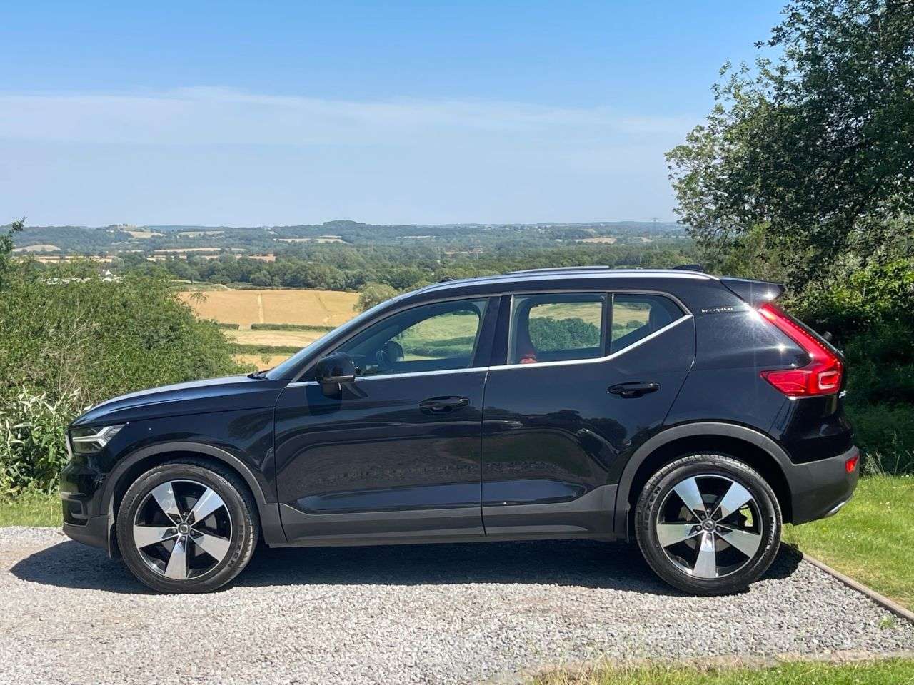 2019 VOLVO XC40 2019 VOLVO XC40