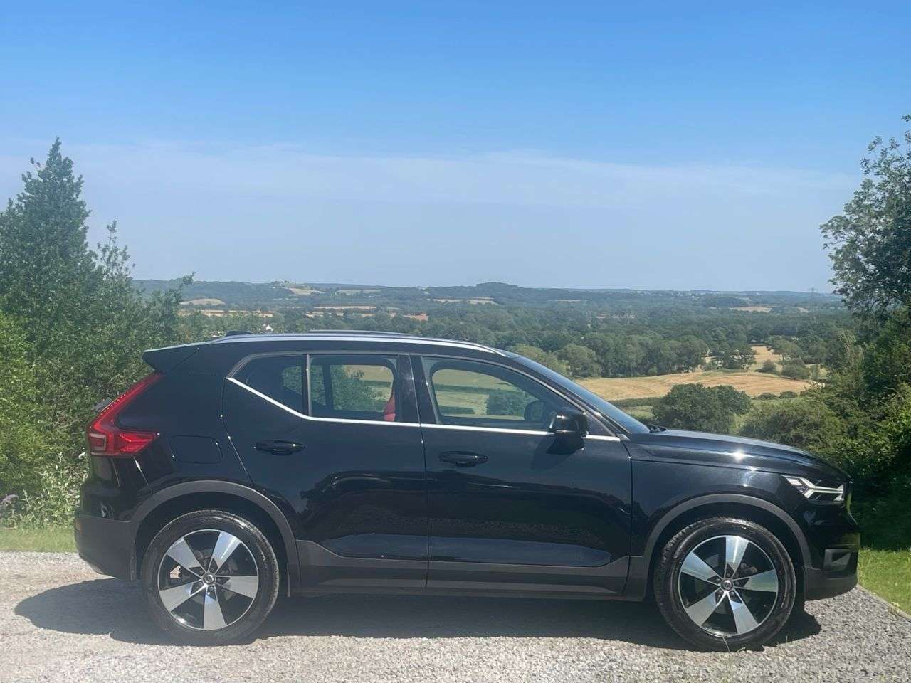 2019 VOLVO XC40 2019 VOLVO XC40