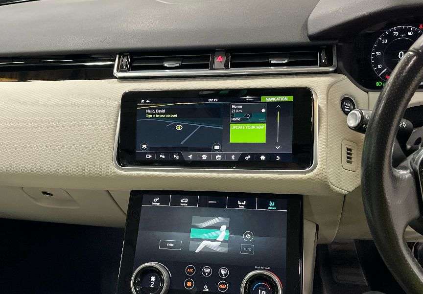 A 2019 LAND ROVER RANGE ROVER VELAR 2.0 D180 SE SUV 5dr Diesel Auto 4WD Euro 6 (s/s) (180 ps) A 2019 LAND ROVER RANGE ROVER VELAR 2.0 D180 SE SUV 5dr Diesel Auto 4WD Euro 6 (s/s) (180 ps)